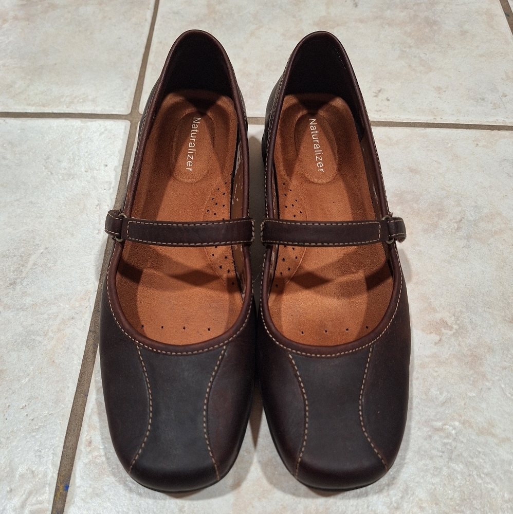 Women's Size 9 Vintage Brown Naturalizer Mary Jane Shoes